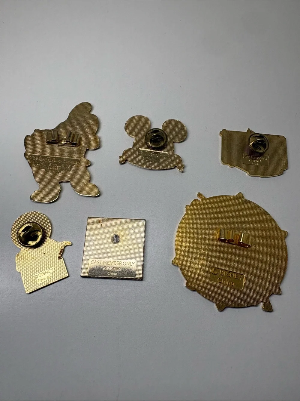 Disneyland/Disney World Collectible Pin Lot
